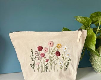 Zestaw do haftowania kosmetyczki z motywem dzikich kwiatów – haftowana torba na akcesoria DIY dla początkujących
