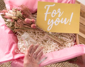 Dried Flower Posy Gift Box with Mini Glass Vase – Pink Floral Decor