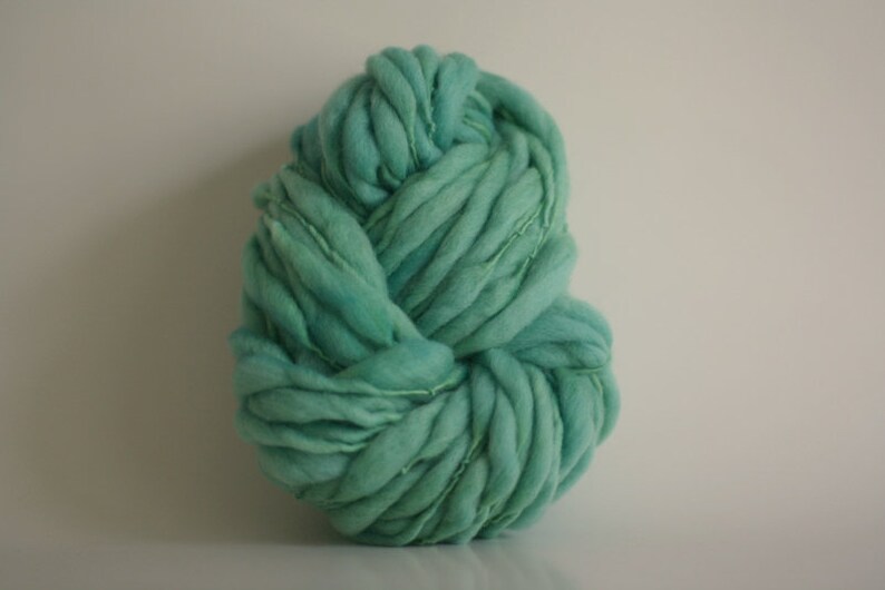 tm Seafoam Green HandSpun Thick and Thin Wool Yarn Chunky Slub Hand Dyed tts