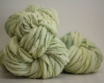 HandSpun Thick and Thin Wool Yarn Chunky Slub Hand Dyed tts™ Green Hojari