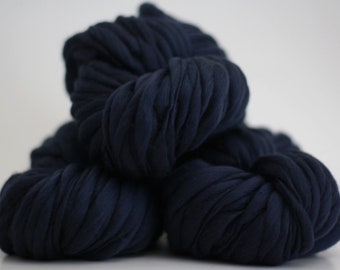 Merino Thick and Thin Hand Spun Yarn Midnight Blue Wool Slub tTS™