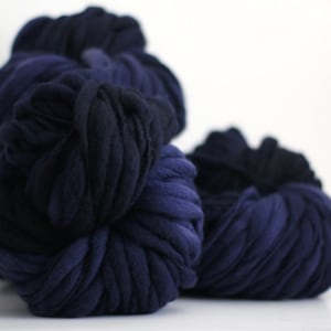 Handspun Thick and Thin Yarn Bulky Wool Slub Hand Dyed tts™ Blue Golstone