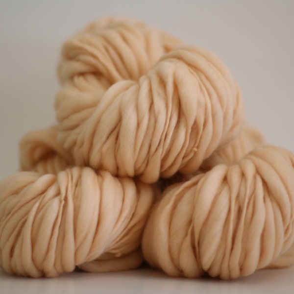 Hand Spun Thick and Thin Yarn Peach Merino Wool Slub tTS™
