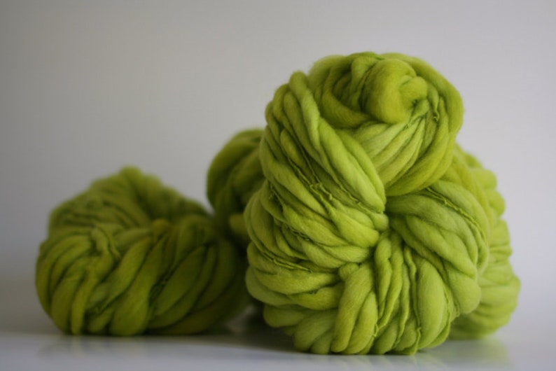 tm Yarn Handspun Thick n Thin Wool Slub TtS Bulk Ecru Natural White Undyed Triple Ply Art Super Bulky Chunky One-pounder