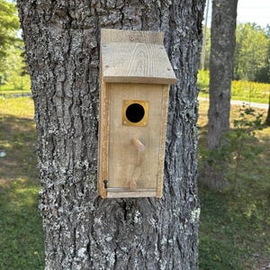 Handmade Pallet Wood Birdhouse: Rustic Outdoor Garden Decor