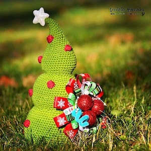 Crochet Christmas Tree - crochet pattern, DIY