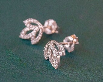 14k Gold Diamond Leaf Stud Earrings, Minimalistic Gold Leaf Earrings, Dainty Diamond Earrings
