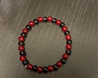 Bracelet en perles noires et rouges