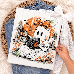 Halloween-spook png, boekenliefhebber spook png, lezen spookontwerp, schattig spookachtig spook grafisch, herfstshirtontwerp, pompoenboek png afbeelding 7
