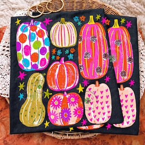 Färgglad pumpa PNG, handritad höstpumpakollage sublimering, söt prickig blommig pumpaskjorta PNG, trendiga höststjärnor PNG