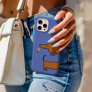 Puede incluir: Un letrero de madera hecho a mano con la palabra "Welcome" en una fuente juguetona. El letrero pintado de blanco tiene un acabado envejecido y un pequeño corazón decorativo. Perfecto para una puerta principal o entrada.