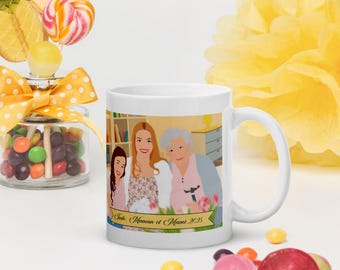 May include: White ceramic mug featuring a family portrait illustration. The image includes three women and the text "Suite Maman et Mami 2025" on a banner. The mug is surrounded by colorful candies and a jar of sweets.
