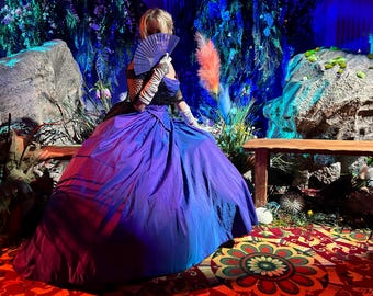 Vestido de gala de tafetán morado de la década de 1860