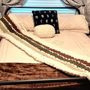 Handmade chunky yarn knit California king bed runner