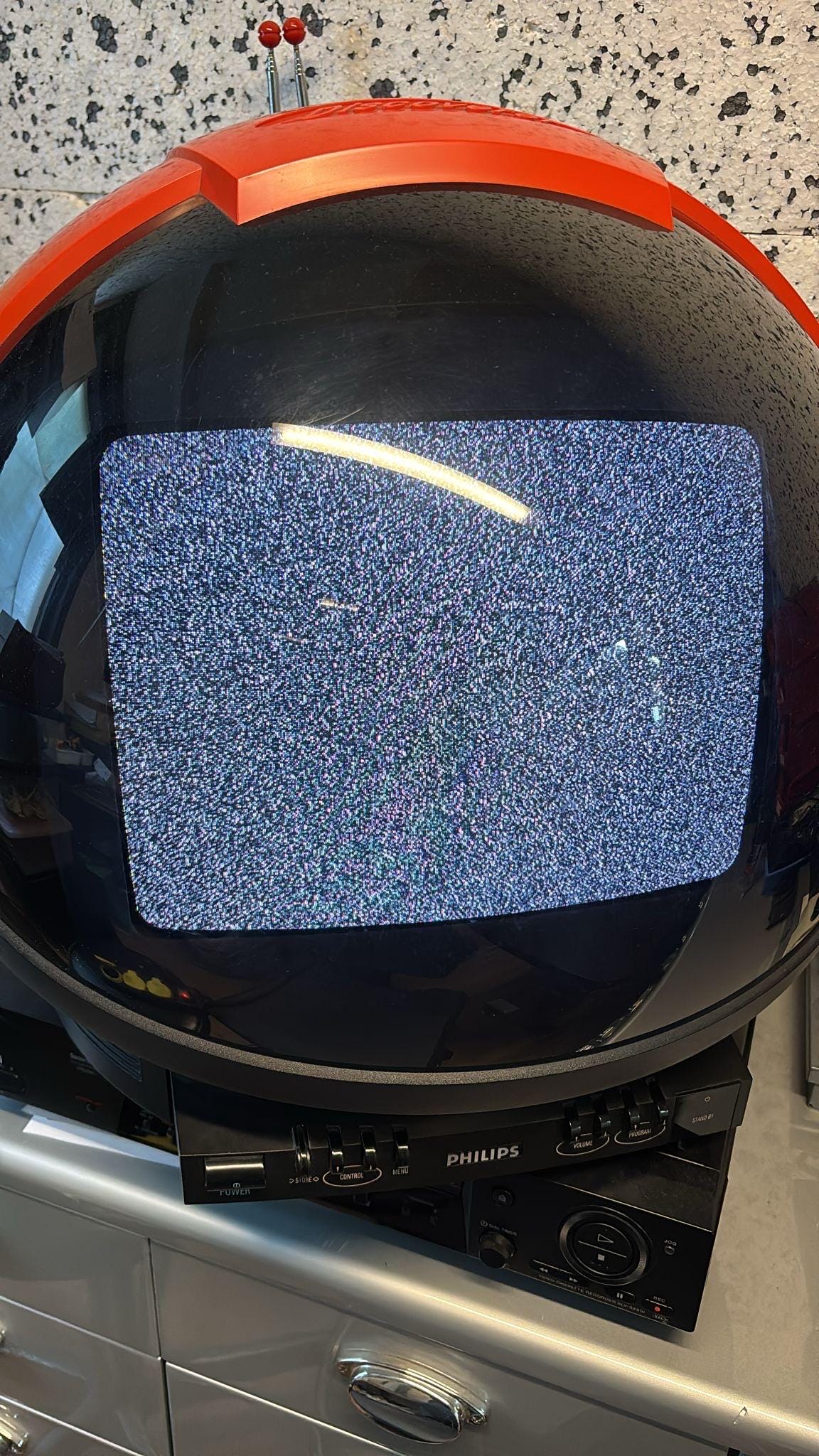 Philips Discoverer TV (1983) | Space Age Helmet Television