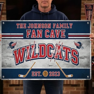 Cartello Fan Cave della famiglia Johnson - Decorazione murale personalizzata a tema hockey e sport - Decorazione della squadra Wildcats