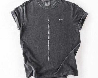 Kreatives Symmetrie Text Minimal T-Shirt