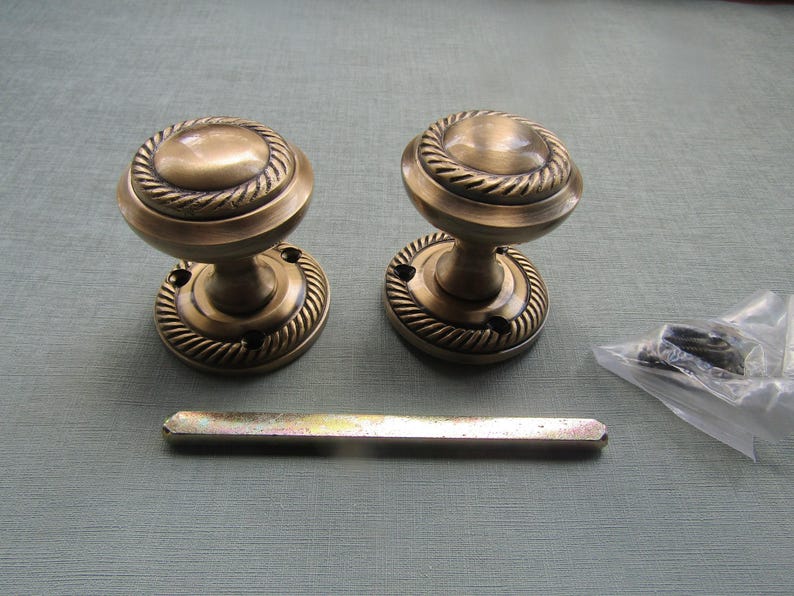 Dörrknoppar GEORGISKA DÖRRKNOPP Antika mässingshandtag vintage lantlig dörrknoppar ANTIQUE BRASS