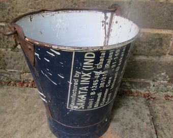 Rustic upcycled metal bucket garden planter/fire bucket/storage