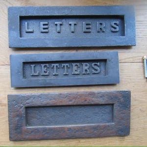 Plaque aux lettres en fer antique en fonte rustique vintage à l'ancienne à ressorts victorien porte plaque aux lettres boîte aux lettres couverture de la plaque postale