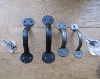 Handgeschmiedeter rustikaler Vintage-Schrankgriff aus Schmiedeeisen für Schränke, Schubladen und andere Möbelstücke, schwarz gewachst, antikisiert