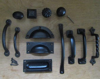 Puxador de ferro fundido preto antigo, rústico, vintage, para armário, gaveta, estilo concha, ornamentado, decorativo, retrô, para restauração ou reciclagem.