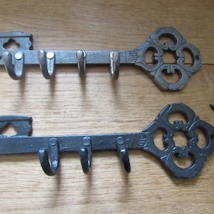 ORNATE KEY HANGER Cast iron vintage old rustic key dog leash hook rail peg hanger tidy