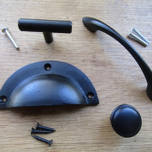 Matt svart kökshandtag skåplåda kopp handtag retro upcycle restaurering Möbelbeslag