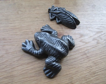 PAPERWEIGHT Cast iron vintage rustic old style office desk table Ornament paper weight Frog Beetle rose Antique iron