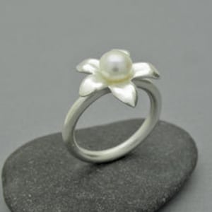 jasmine flower ring in silver 925 with freshwater pearl
