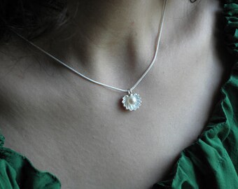 shell silver pendant necklace with pearl