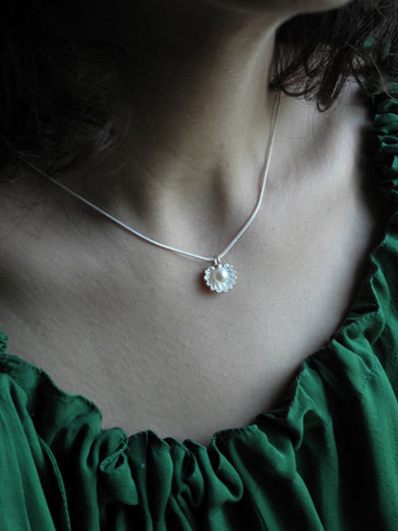 shell silver pendant necklace with pearl image 1