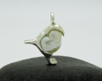 little chick pendant in silver with pearl