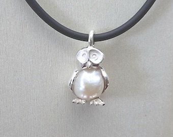Little owl pendant in sterling silver with pearl
