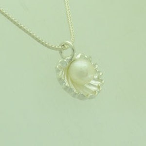 shell silver pendant necklace with pearl image 3