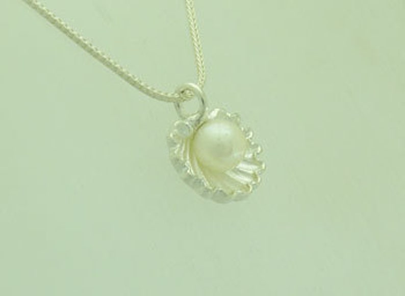 shell silver pendant necklace with pearl image 3