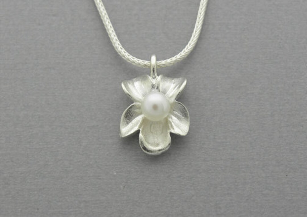 Heirloom Mother of Pearl Pendant Necklace | Shinola