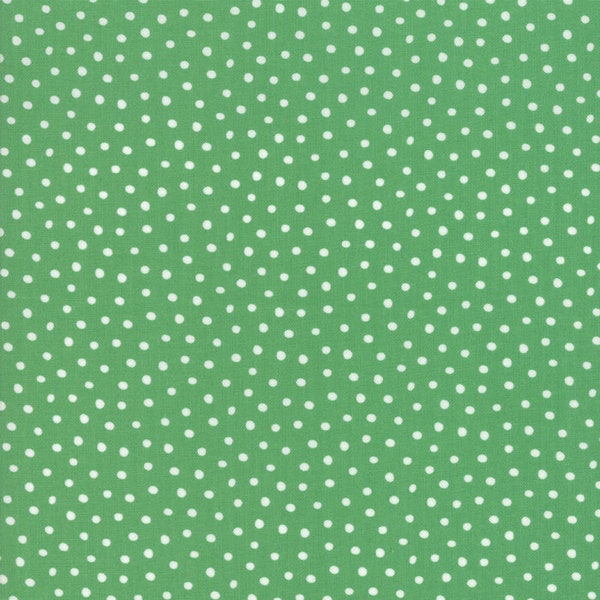Snow Day Snow Dots in Kelly Green, Stacy Iest Hsu, 100% katoen, Moda stoffen, 20637 17