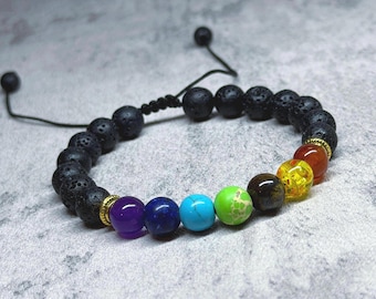 Pulsera de madera de olivo negro con cuentas y piedras de chakras: diseño tejido ajustable para uso diario.