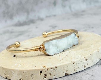 Natural Stone Metal Bracelet: Adjustable Elegant Fashion Jewelry