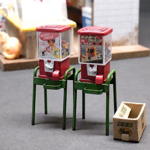 1/24 Scale Capsule Toy Machine Scratch-Built Gashapon for Dollhouse or Diorama