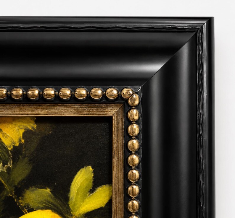 Cuadro con textura de naturaleza muerta de limones, estilo impasto, enmarcado en negro y dorado, ideal para la cocina. Obra original, hecha a medida. imagen 14
