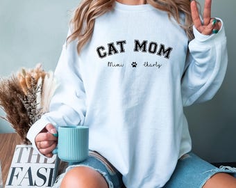 Cat Mom Sweatshirt Personalized, Cat Mom Sweater, Cat Mom Gift, Cat Mom Hoodie, Cat Lover Gift, Cozy Cat Mom Sweater, Cat Mom Lover