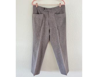 Pantalones vintage para hombre, talla 32, color marrón, textura slub, bolsillo de parche, corte ajustado, mediados de siglo.