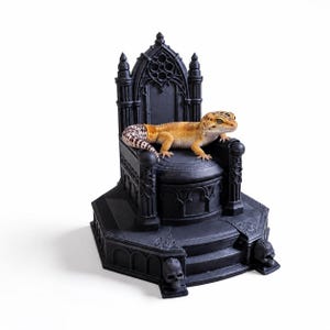 Gothic Reptile Throne Decor | Pet-Safe PLA Terrarium Shrine, Gecko, Snake, Frog