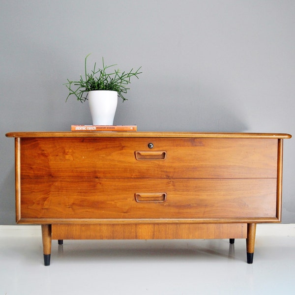 Lane Acclaim Cedar Chest with Pull-Out Drawer