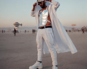 Corazza pettorale in pelle futuristica da uomo, ideale per rave e Burning Man.