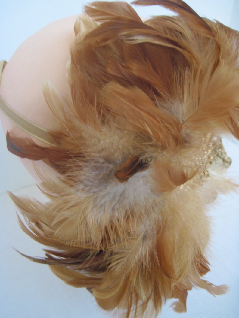 Carmel /& Beigh Crackle Finished Masquerade Half Mask with Fluffy Feathers n Gold Medallion