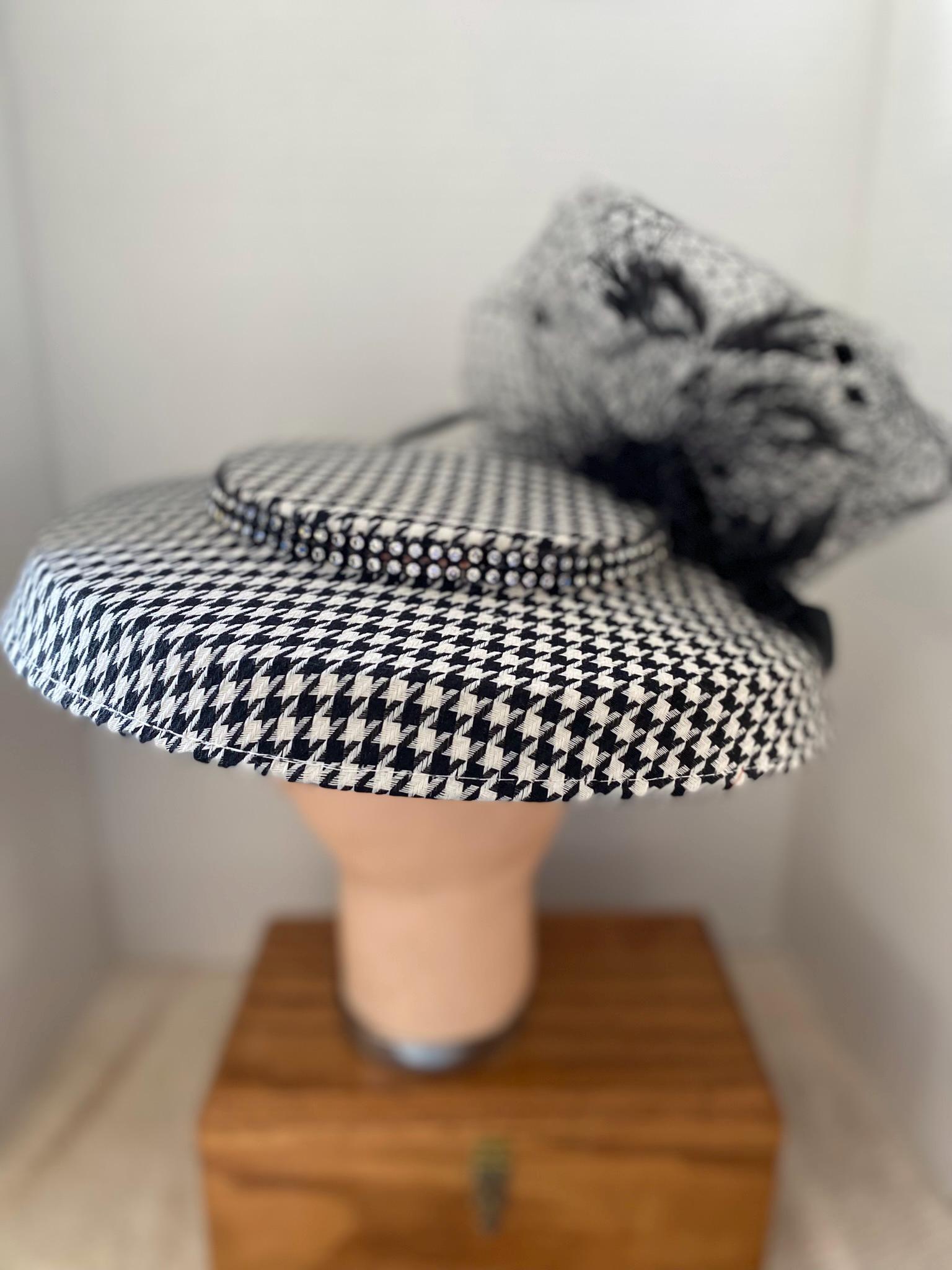 Winter Races Hat - Etsy display picture 2