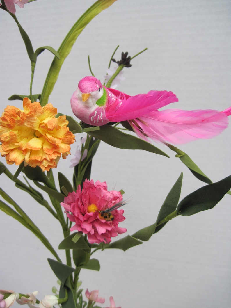 Lady Family Pink Feather Bird with Nest Mini Bees /& Flowers Eggs